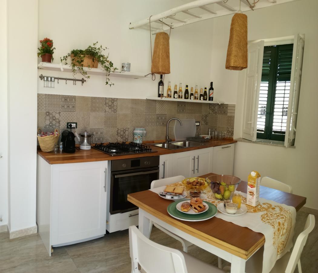 La Terrazza Del Sole B&B Palermo Bagian luar foto