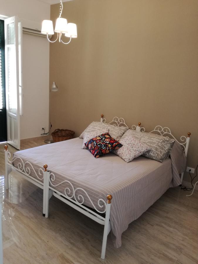 La Terrazza Del Sole B&B Palermo Bagian luar foto