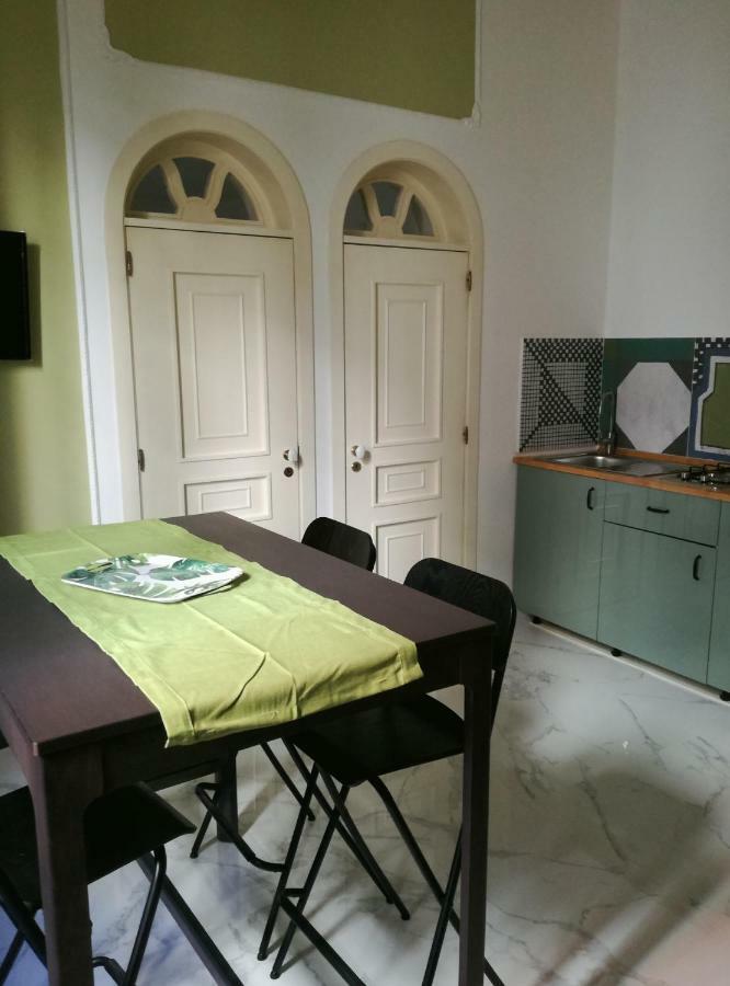La Terrazza Del Sole B&B Palermo Bagian luar foto